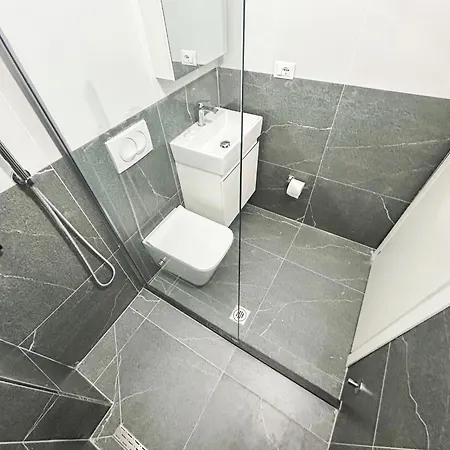 1 Bedroom 1071 *